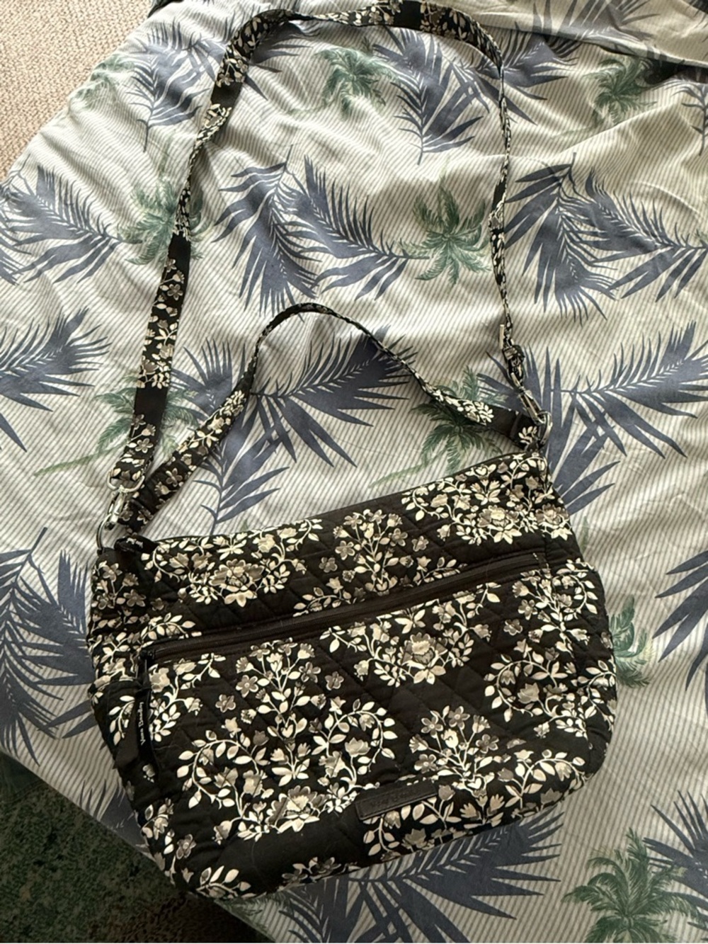 thirty-one Black and Cream Floral Quilted Crossbody Bag